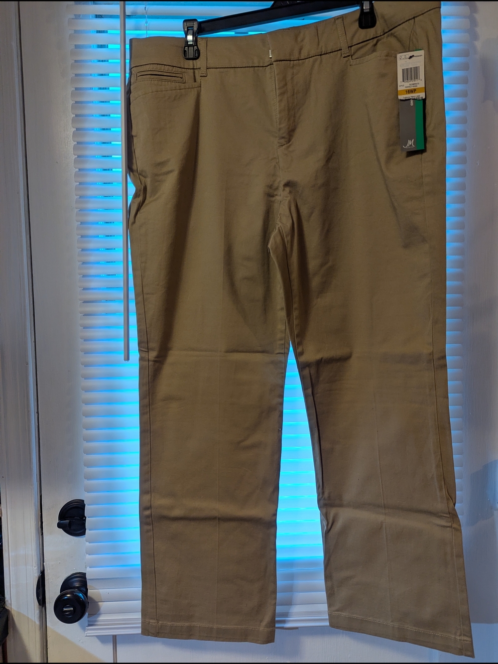 NWT Women's Classic Khaki Trousers Petite